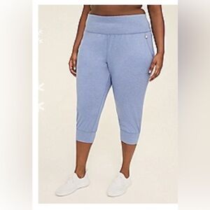 Lane Bryant LIVI Soft Capri Jogger 22/24